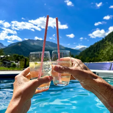 Chasa De Capol - Historische Gaststaette & Weinkellerei Hotel