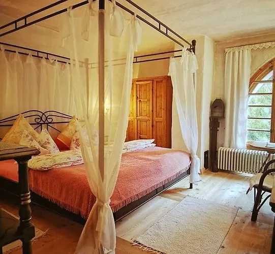 Szálloda Chasa De Capol - Historische Gaststaette & Weinkellerei