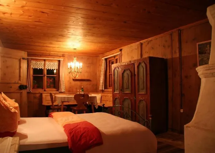 Chasa De Capol - Historische Gaststaette & Weinkellerei Szálloda Sta Maria Val Müstair