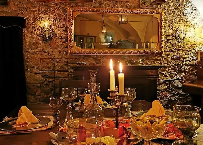 Szálloda Chasa De Capol - Historische Gaststaette & Weinkellerei