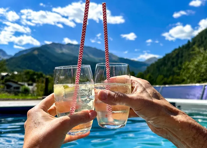 Chasa De Capol - Historische Gaststaette & Weinkellerei Szálloda