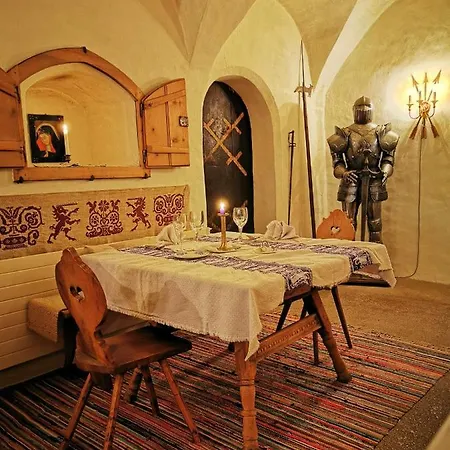 Chasa De Capol - Historische Gaststaette & Weinkellerei 3*