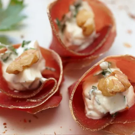 Chasa De Capol - Historische Gaststaette & Weinkellerei ホテル サンタ・マリア・ヴァル・ミュシュタイアー