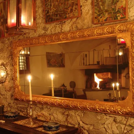 Chasa De Capol - Historische Gaststaette & Weinkellerei