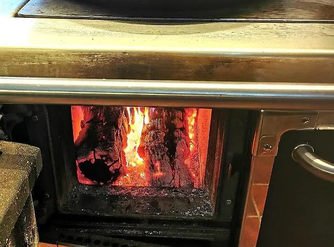 酒店 Chasa De Capol - Historische Gaststaette & Weinkellerei 圣玛利亚瓦尔姆斯塔尔