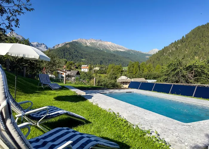 Chasa De Capol - Historische Gaststaette & Weinkellerei 3*