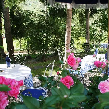 Chasa De Capol - Historische Gaststaette & Weinkellerei 산타 마리아 발 뮈슈테르