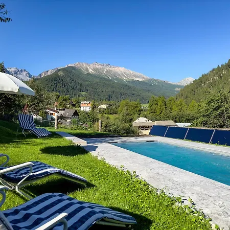 Chasa De Capol - Historische Gaststaette & Weinkellerei 3*