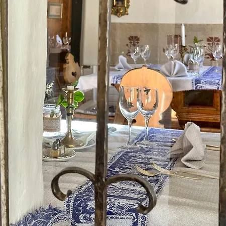 Chasa De Capol - Historische Gaststaette & Weinkellerei