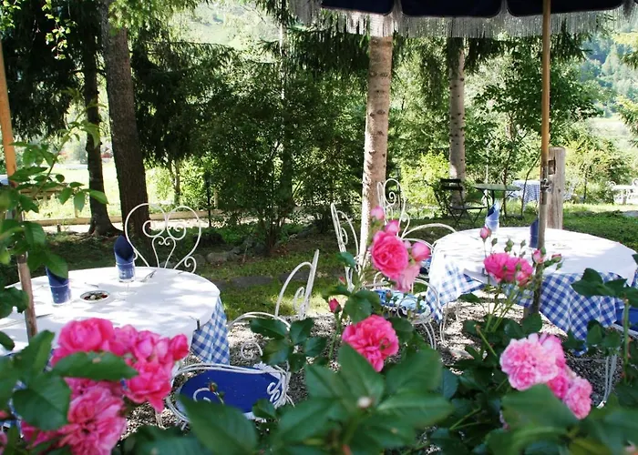 Chasa De Capol - Historische Gaststätte&weinkellerei Santa Maria Val Muestair