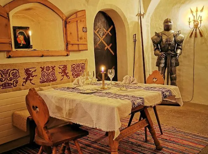 Chasa De Capol - Historische Gaststätte&weinkellerei 3*