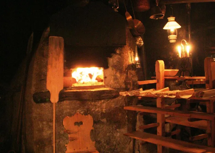 Hotel Chasa De Capol - Historische Gaststätte&weinkellerei 3*