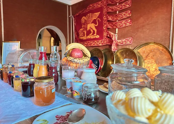 Chasa De Capol - Historische Gaststätte&weinkellerei Hotel